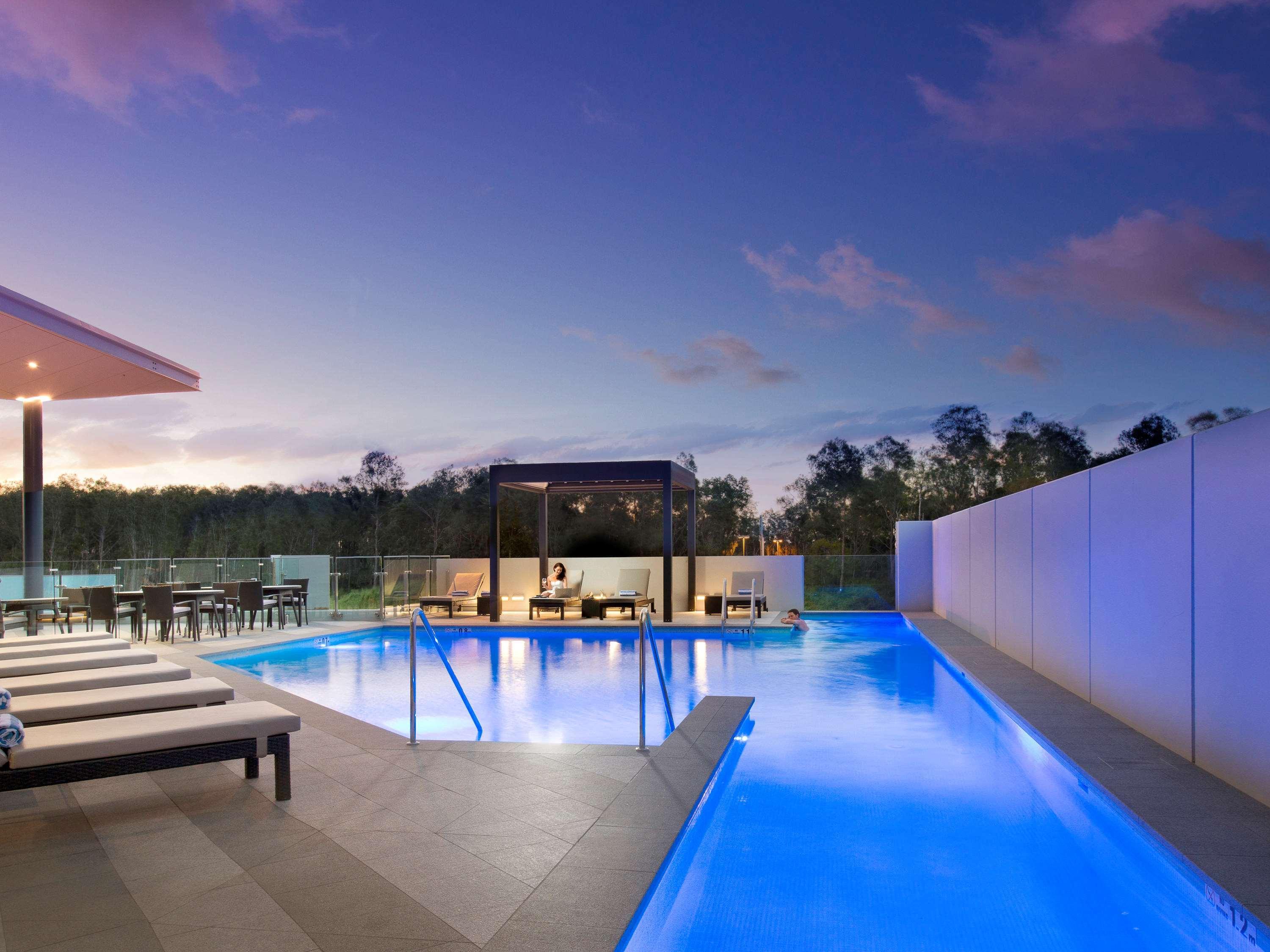 Pullman Brisbane Airport Hotel Luaran gambar The pool at the home of Australian cricket player Glenn McGrath