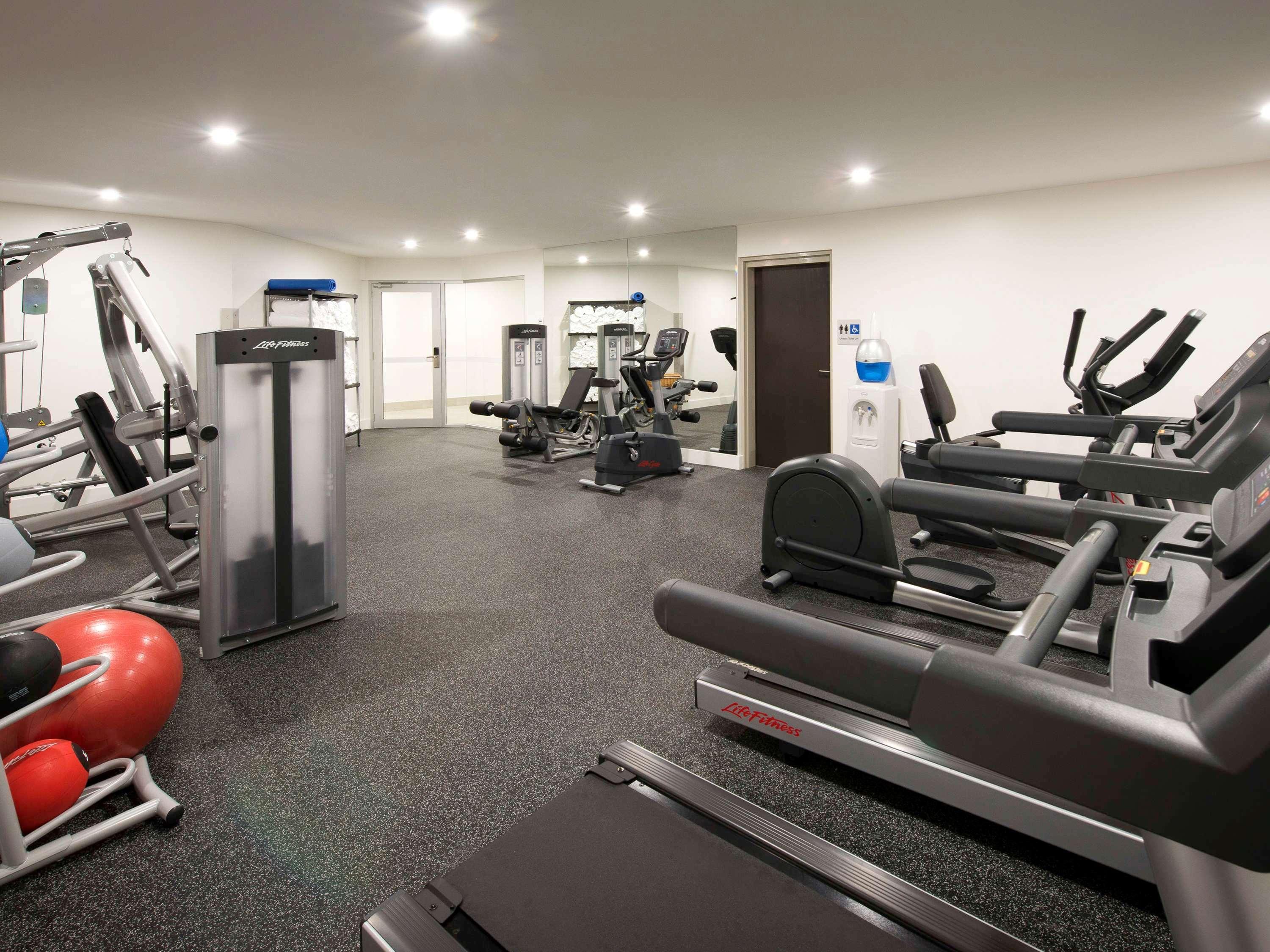 Pullman Brisbane Airport Hotel Luaran gambar The gym at the hotel