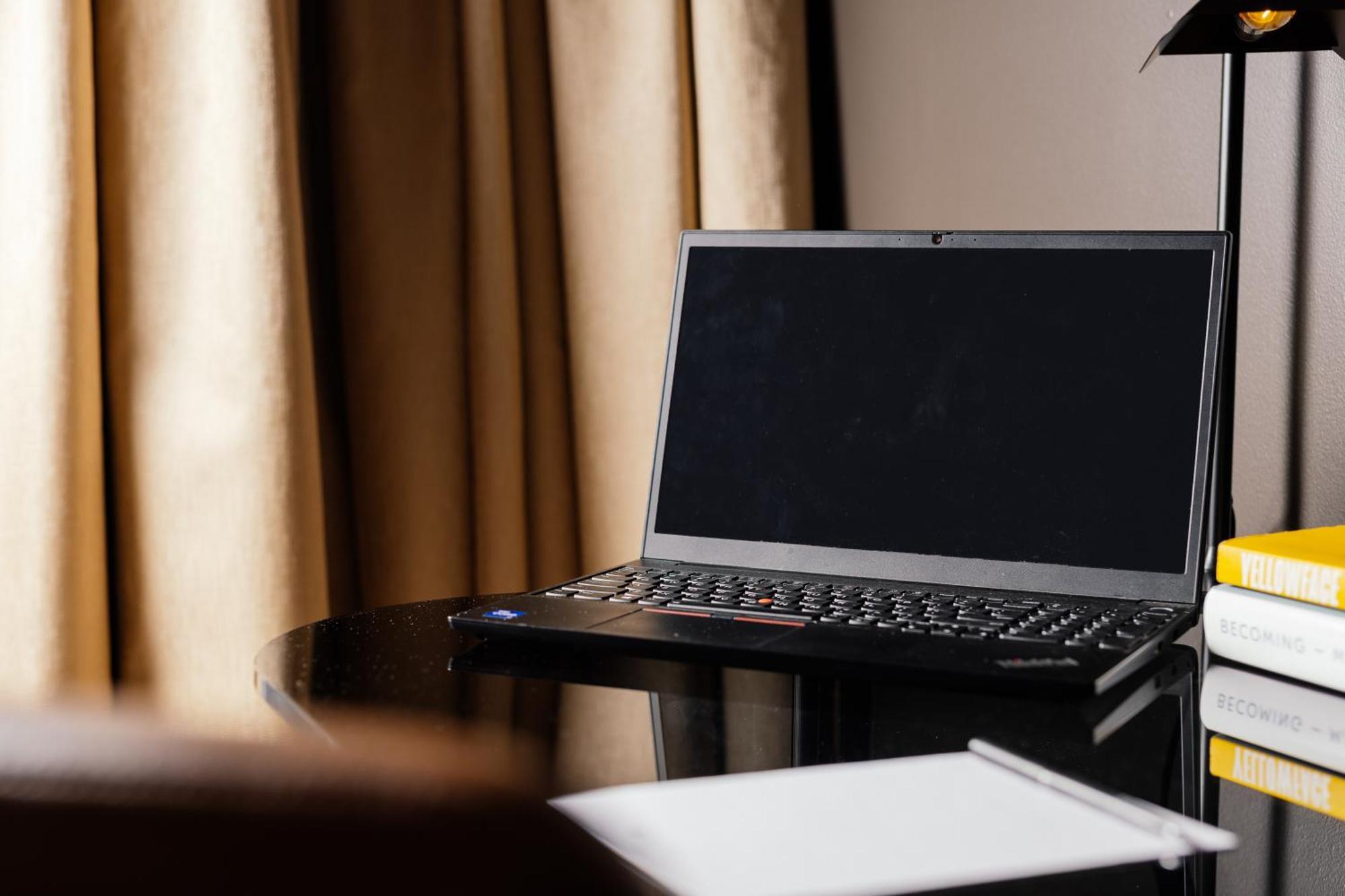 Pullman Brisbane Airport Hotel Luaran gambar A laptop computer