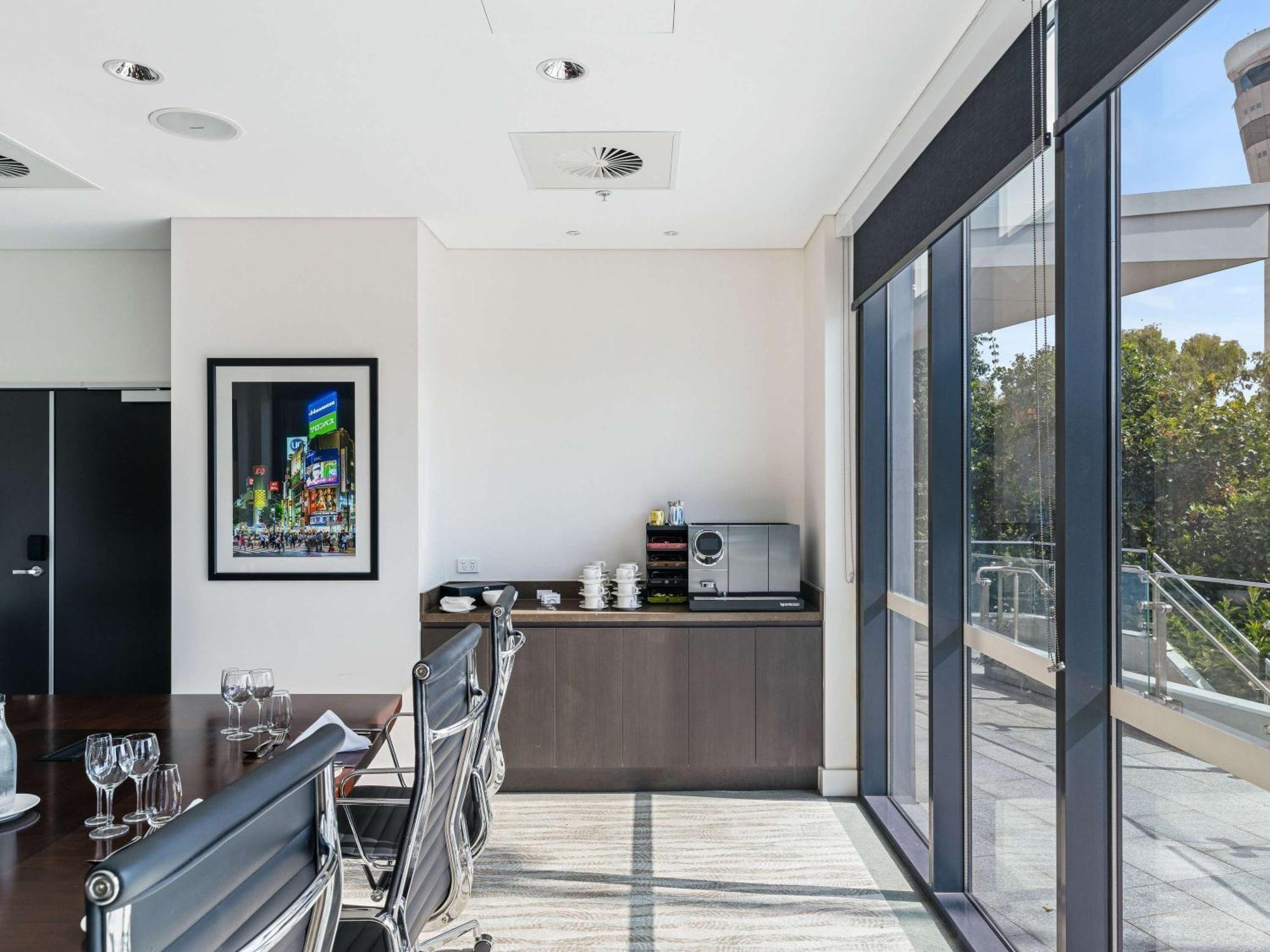 Pullman Brisbane Airport Hotel Luaran gambar The 10th floor boardroom at the new building