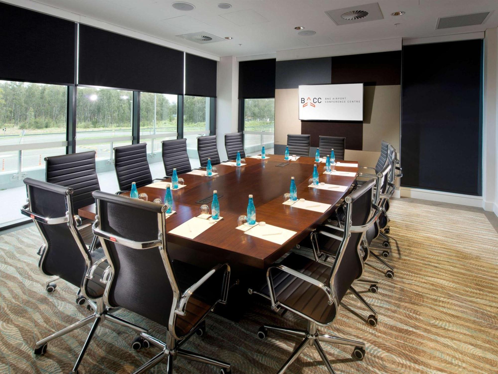 Pullman Brisbane Airport Hotel Luaran gambar Meeting room at the National Motorcycle Museum