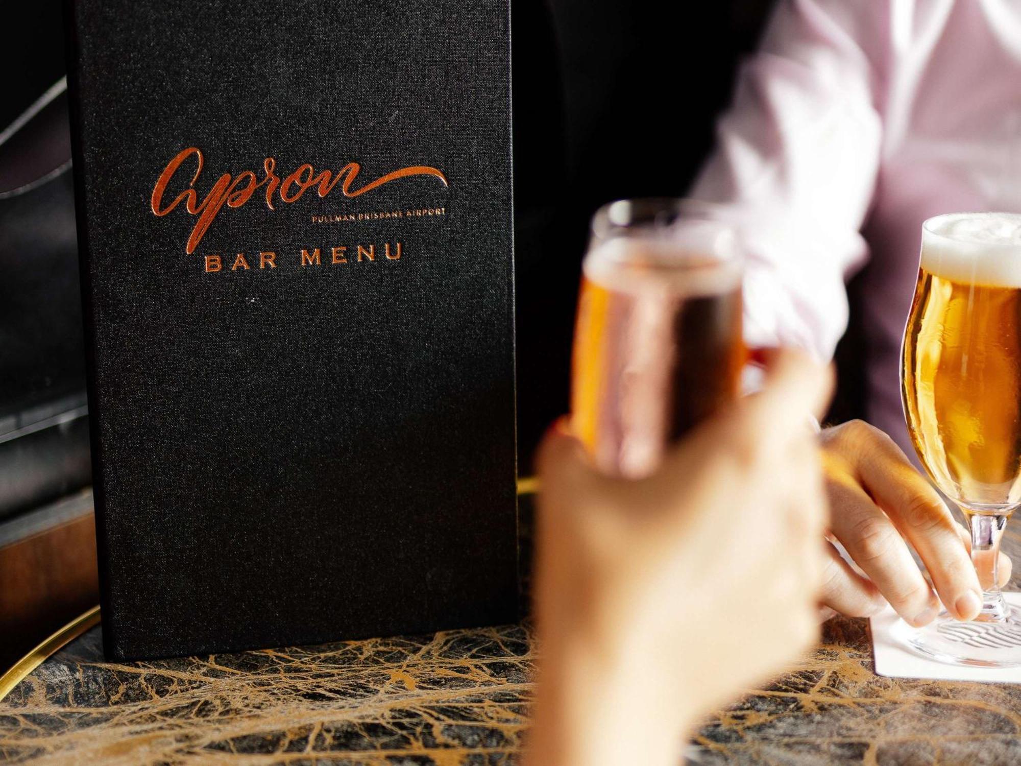 Pullman Brisbane Airport Hotel Luaran gambar A bar menu