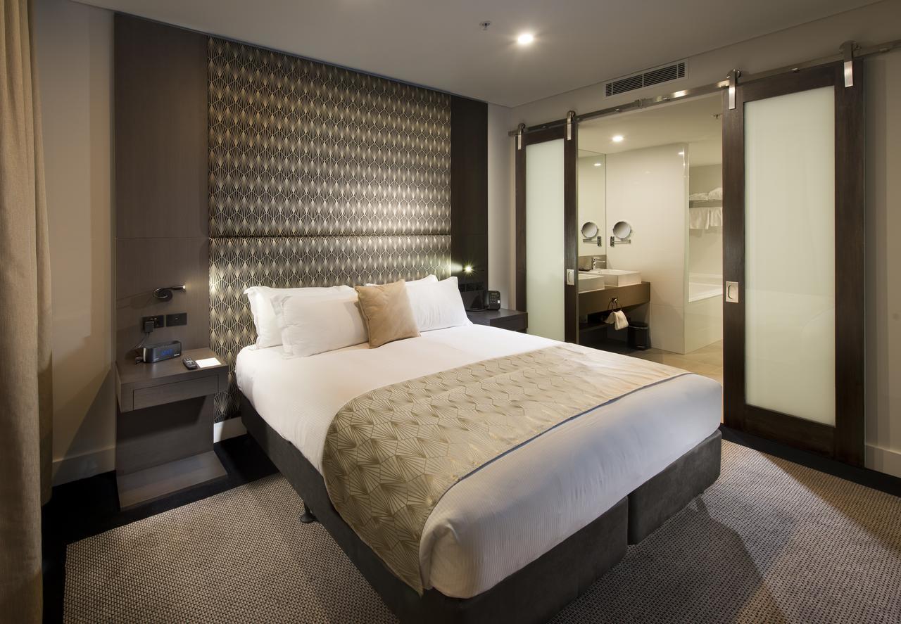 Pullman Brisbane Airport Hotel Luaran gambar A bedroom at the hotel
