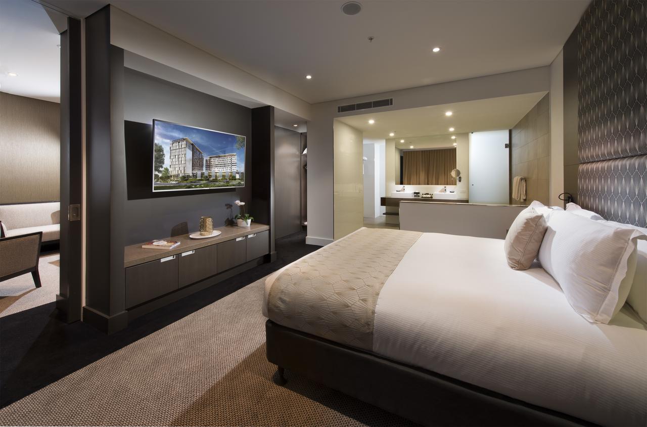 Pullman Brisbane Airport Hotel Luaran gambar A bedroom at the hotel